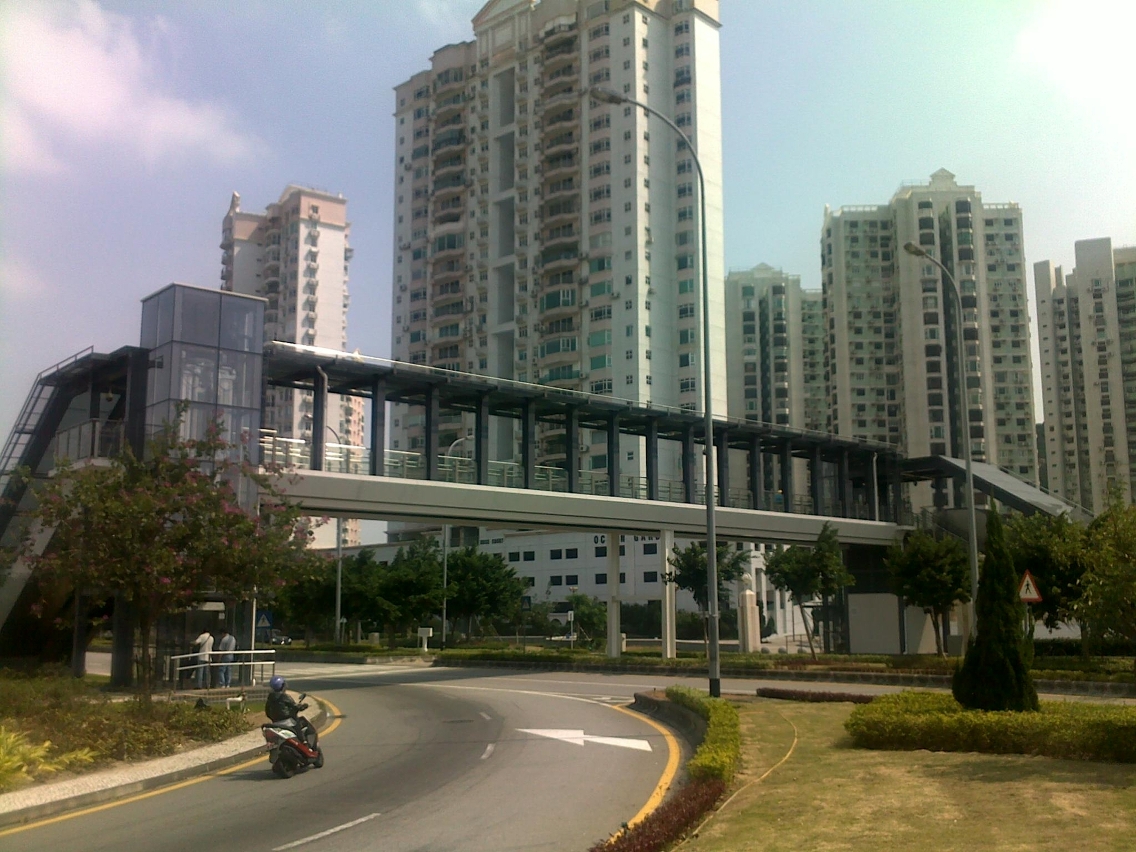 海洋大馬路行人天橋已啟用