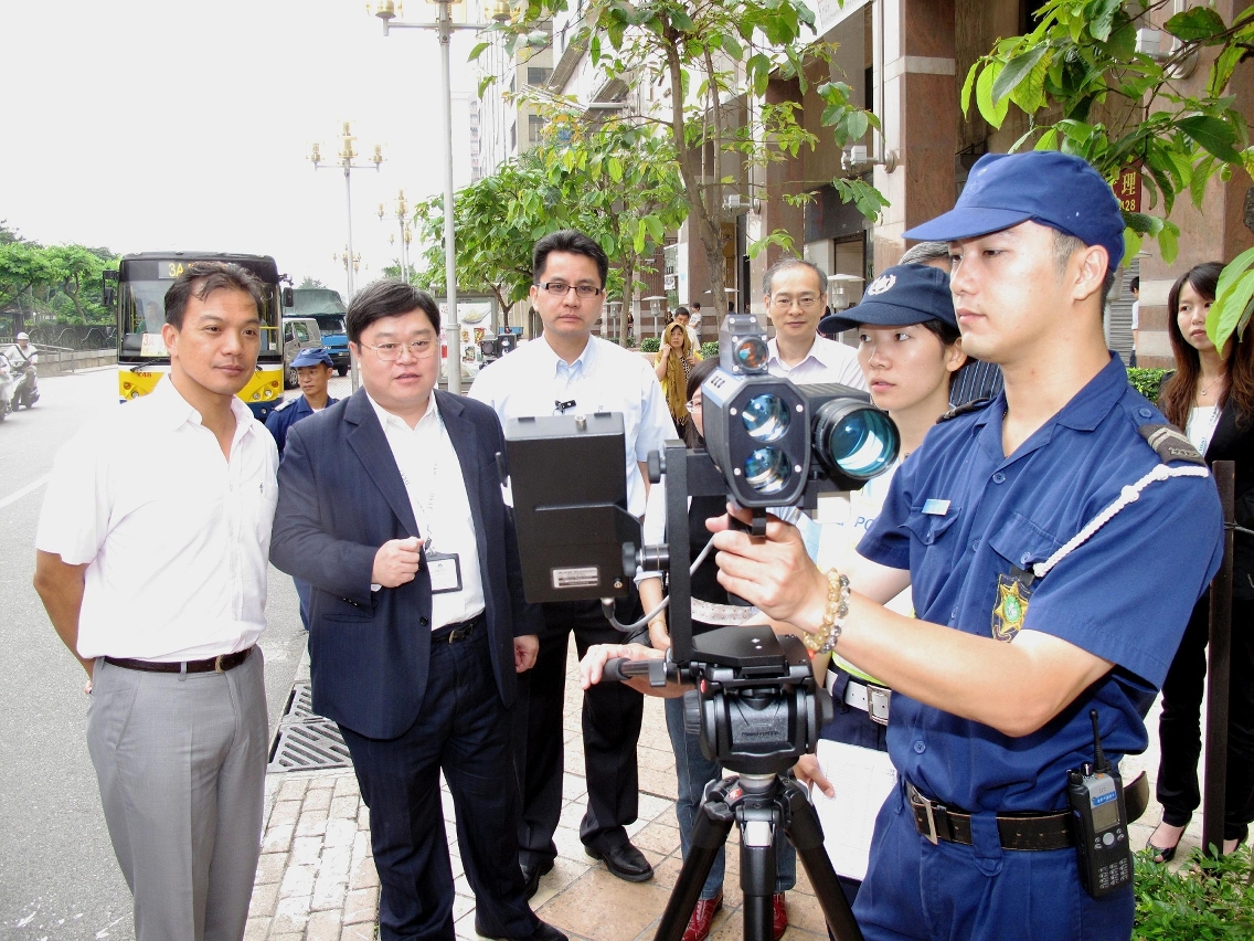 交通高等委員會成員視察雷射測速儀