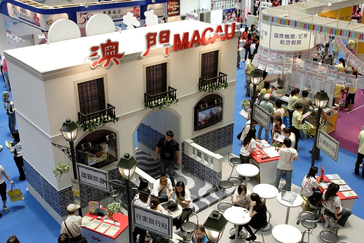 澳門特區政府旅遊局與航空公司及多家旅行社, 共同推出感受澳門旅遊路線.