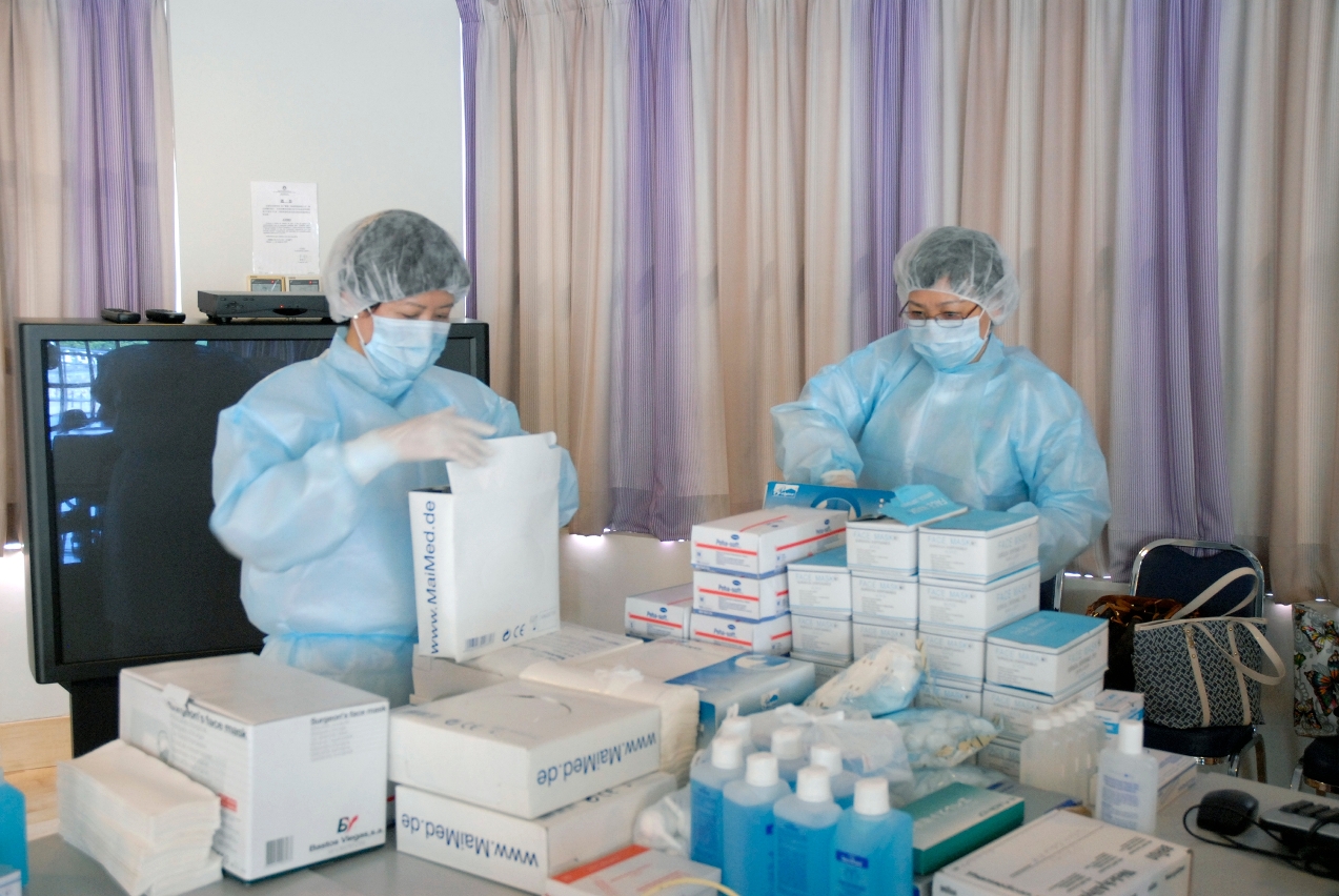 H1N1醫務人員正準備抗病毒藥物