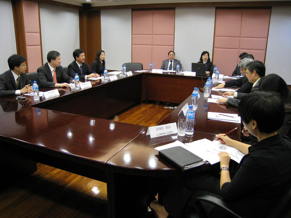 陳嘯宏副部長與衛生局、民署有關官員座談。