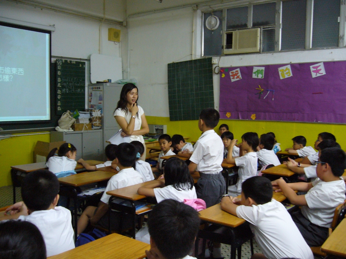 法務局人員為學生進行小學普法教育課