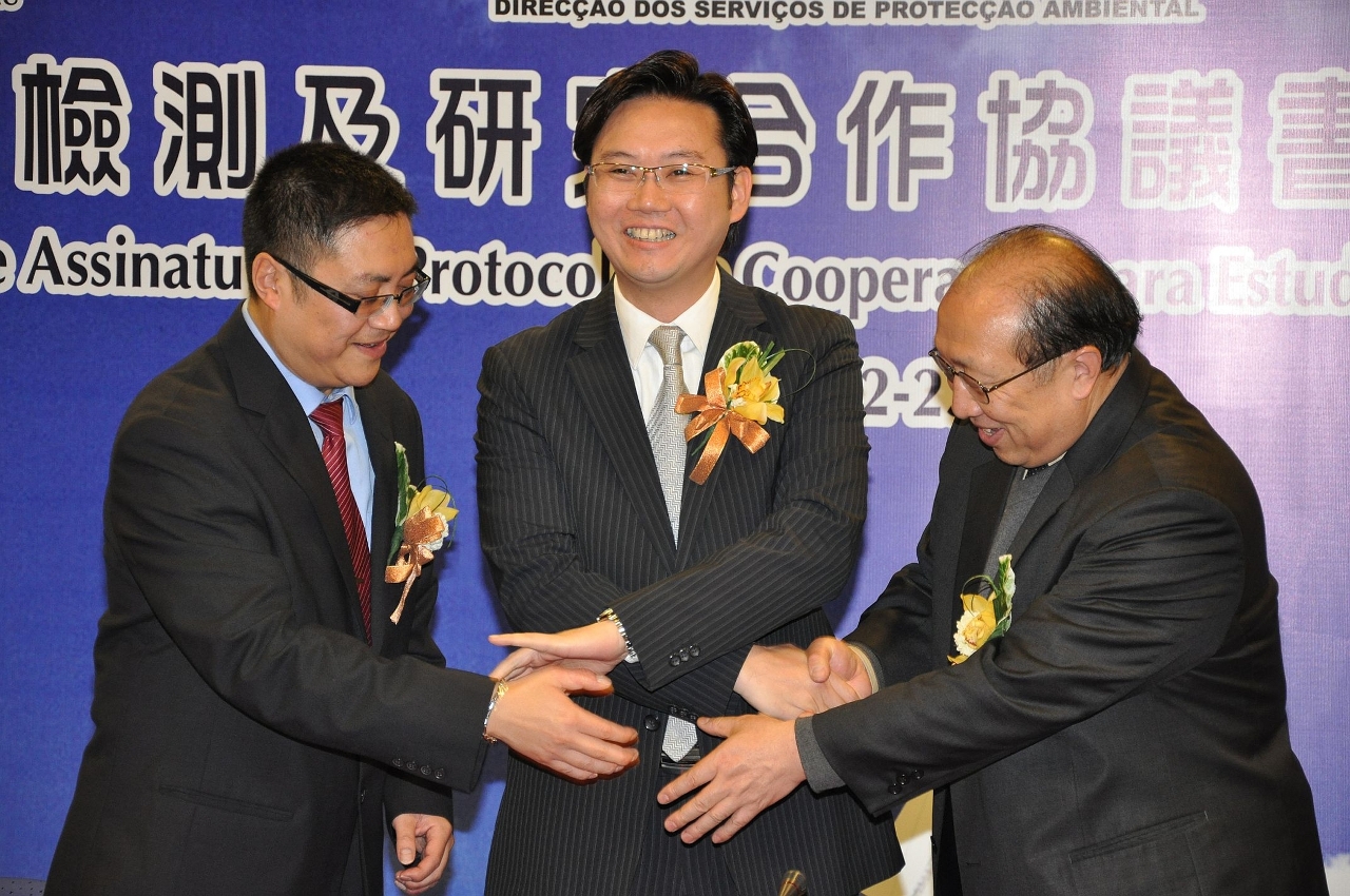三方合照