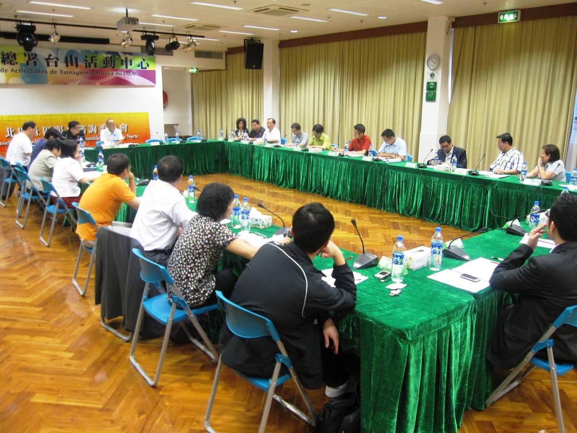 社諮會與多個政府部門探討建華東華新村居民佔用公共部分問題