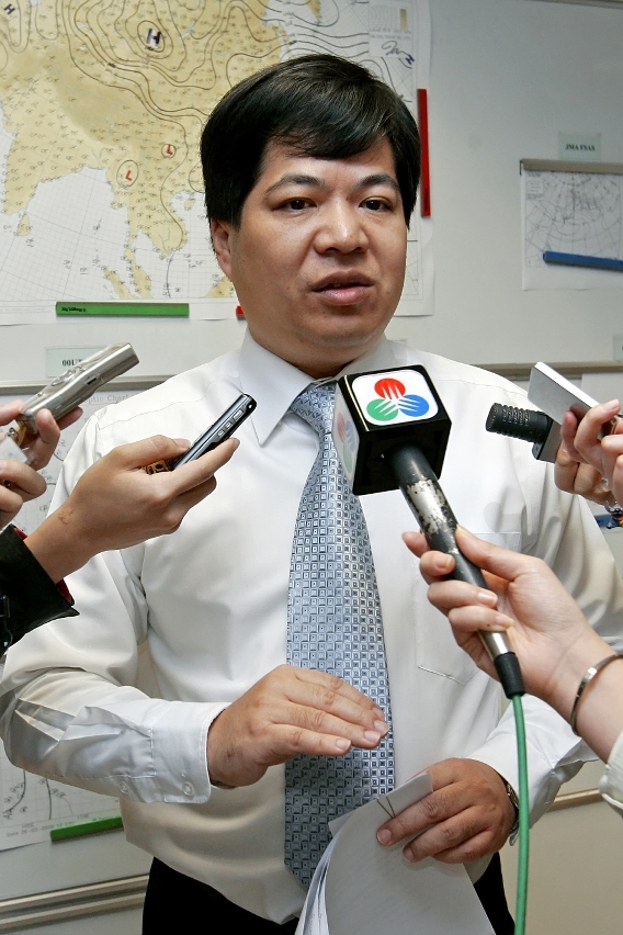 2009MIECF系列專訪(4)：氣象局局長馮瑞權表示,風暴潮警報訊息可協助市民預防風暴潮。