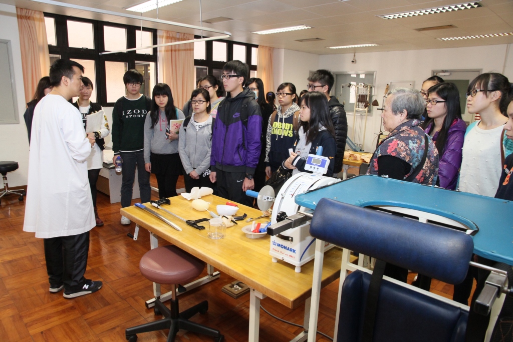 Visitas guidas à subunidades de acção médica do CHCSJ no Dia de Abertura