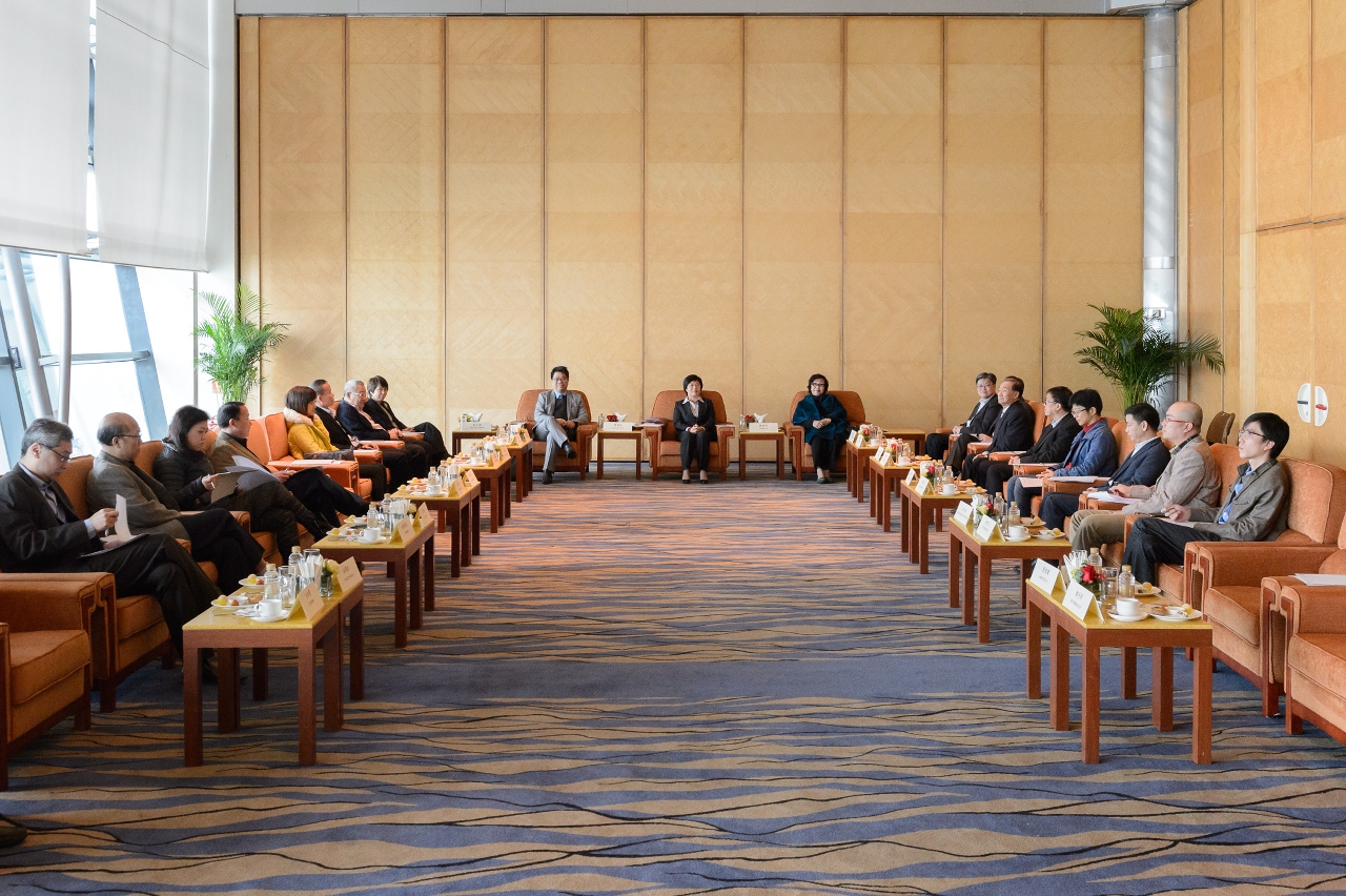 Encontro entre a Secretária para a Administração e Justiça Sónia Chan e os responsáveis e representantes dos médias de chinês de Macau.
