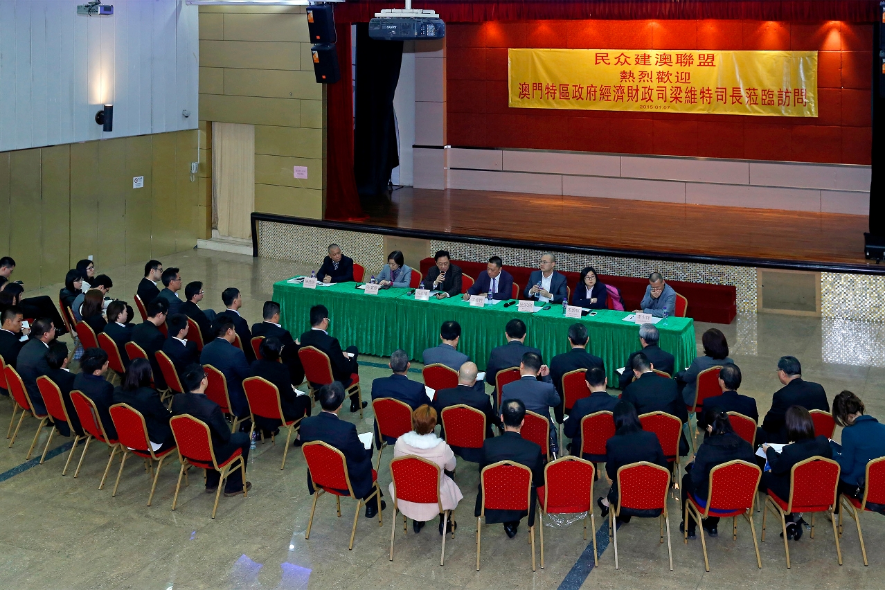 Encontro entre o Secretário para a Economia e Finanças, Leong Vai Tac, com o responsável da Aliança de Povo de Instituição de Macau