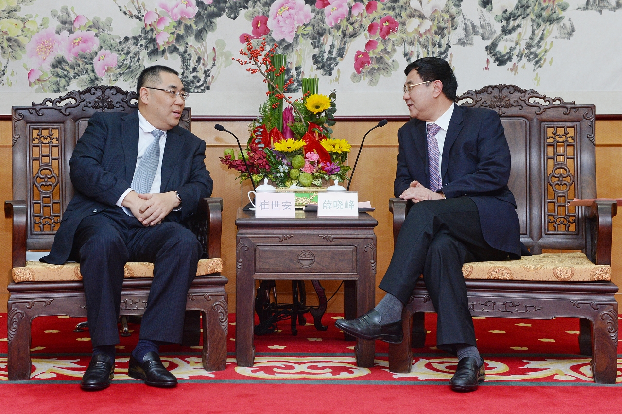 Encontro entre o Chefe do Executivo, Chui Sai On, e o secretário do Comité Municipal de Zhongshan do PCC, Xue Xiaofeng, em Zhongshan.