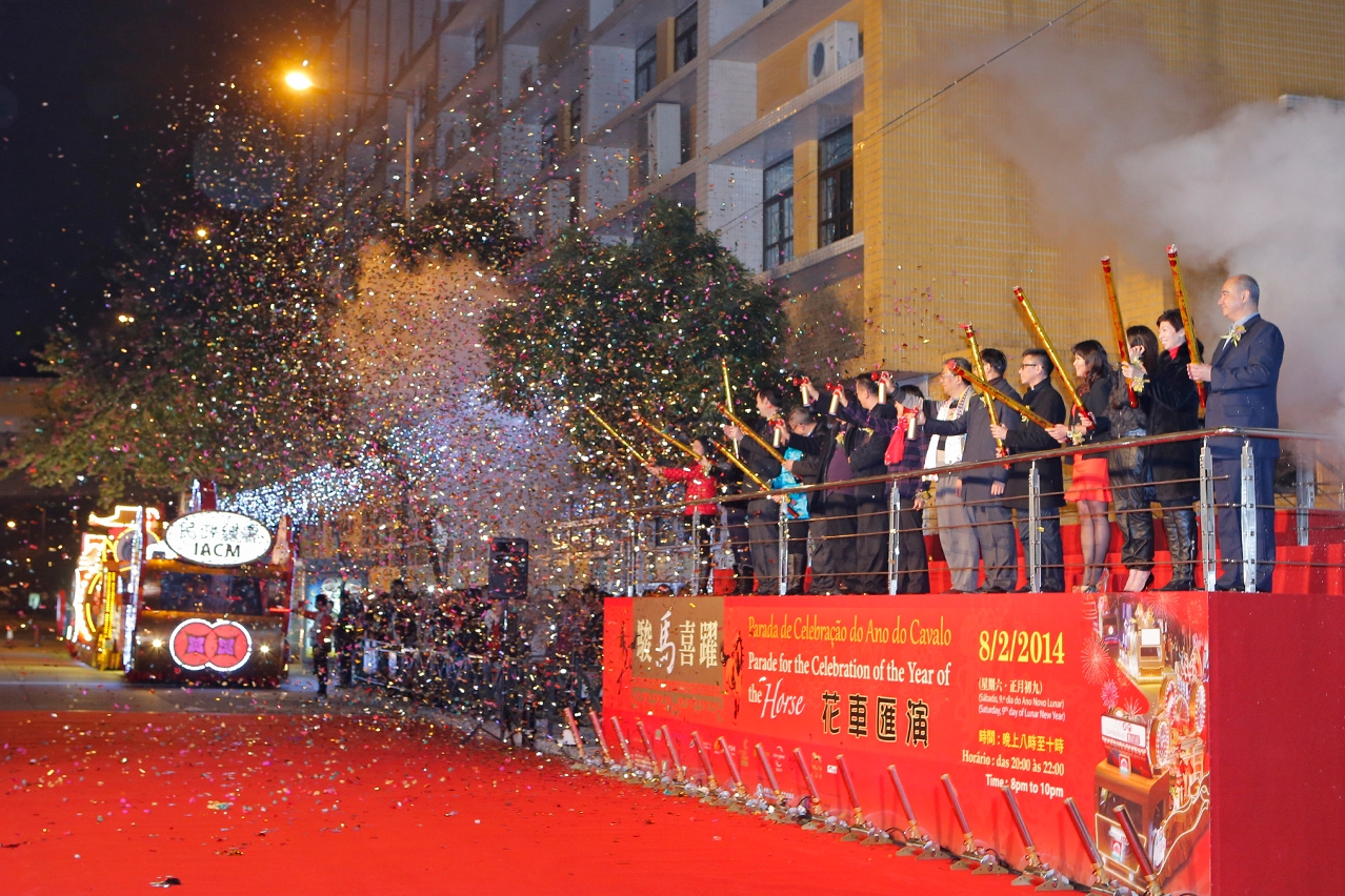 Convidados dão início à Parada de Celebração do Ano do Cavalo