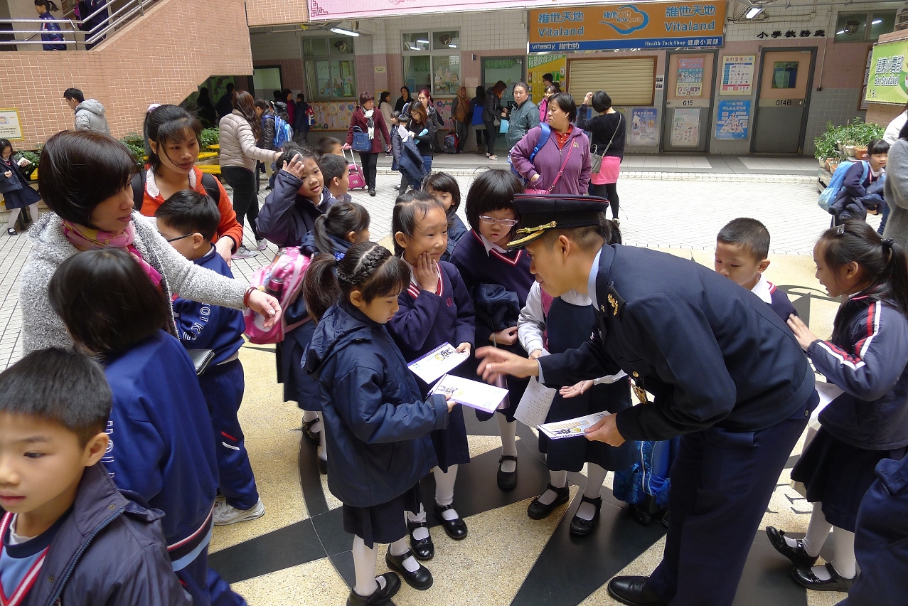 O Corpo de Bombeiros deslocou-se a escola para realizar a actividade de divulgação de prevenção contra incêndios