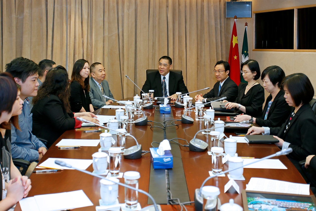 Chefe do Executivo tem encontro com representantes da Associação de Surdos de Macau