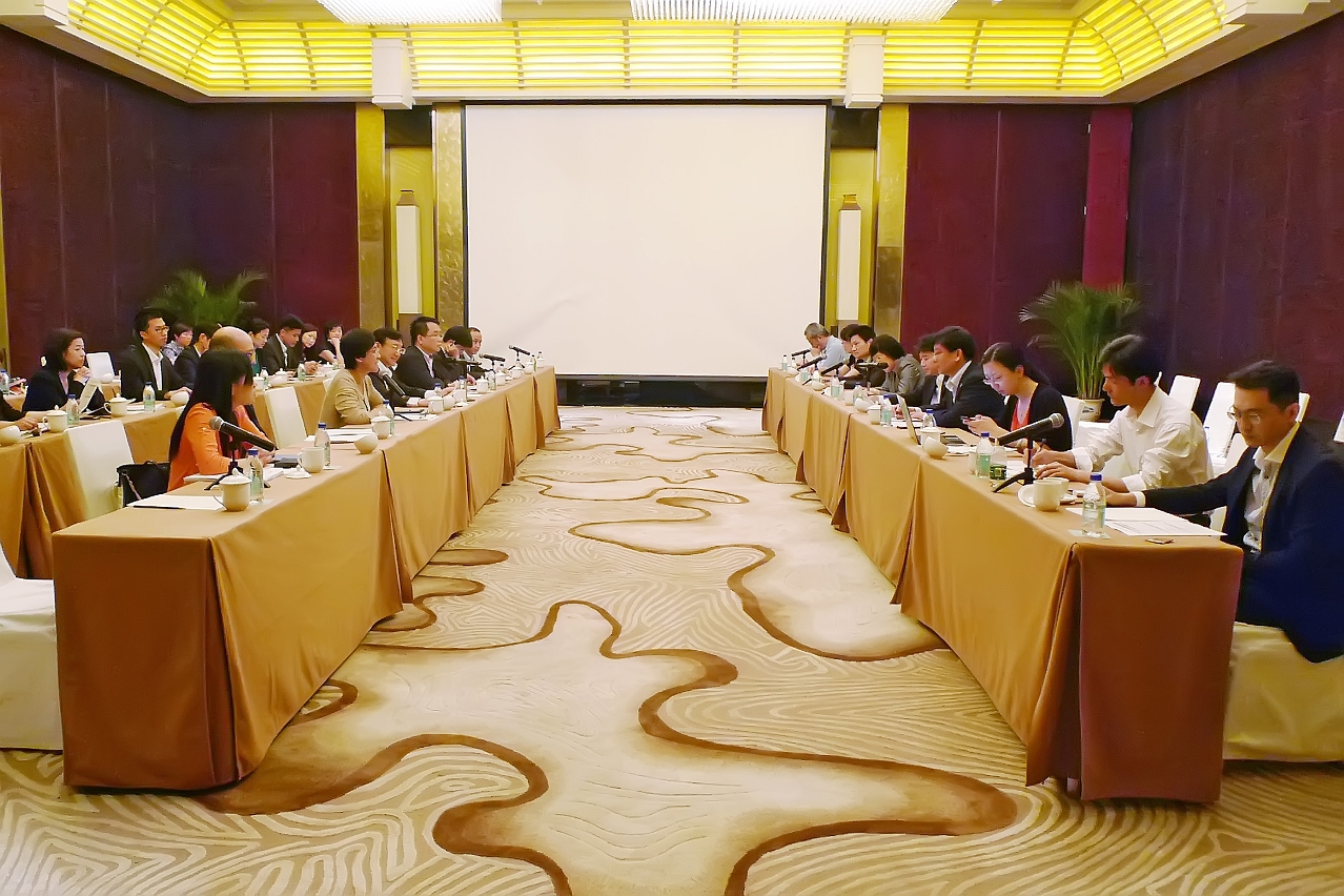 Delegação do Governo da RAEM e representantes da Administração Nacional do Turismo da China têm encontro de trabalho, em Sanya, província de Hainão, alusivo à 8ª Reunião Ministerial do Turismo da APEC, a realizar em Setembro, em Macau.
