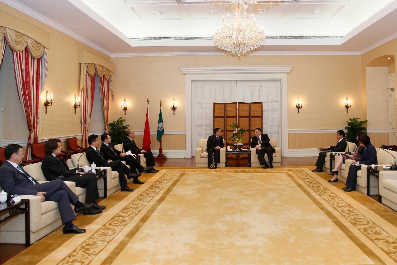 Chefe do Executivo recebe representantes da Associação dos Engenheiros de Macau