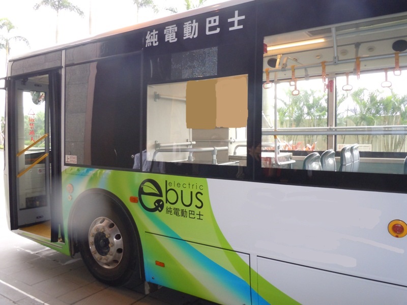 O hotel usa autocarro eléctrico para o transporte de funcionários
