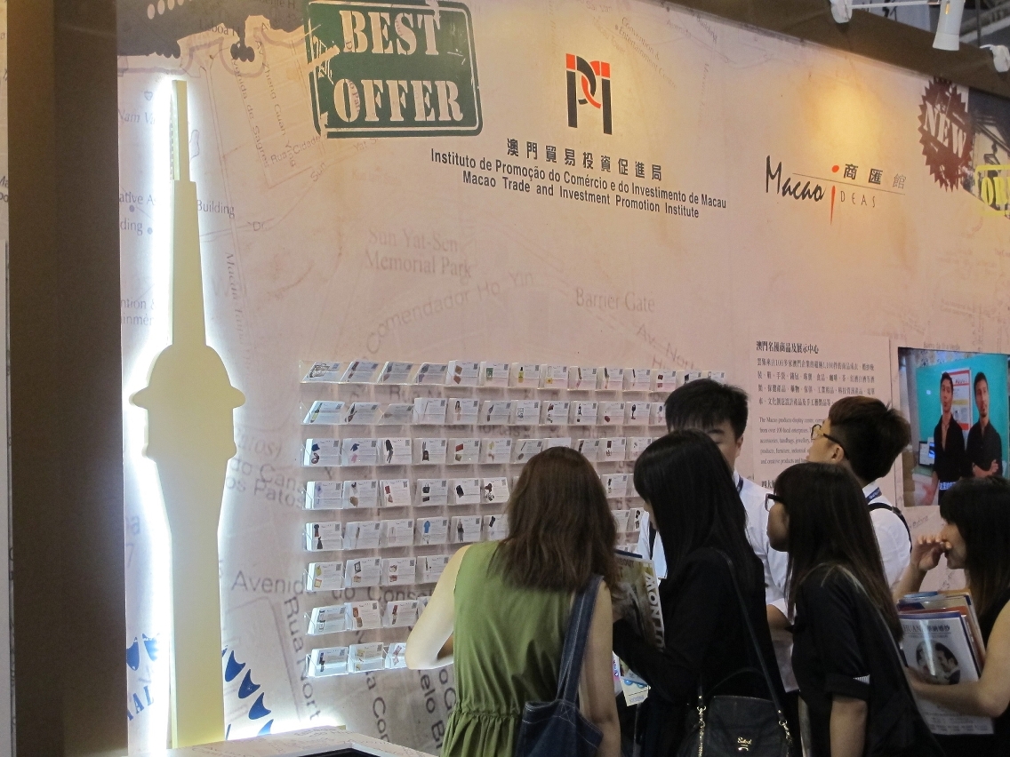 04	Visitantes entusiasmados ao Pavilhão do Centro de Exposição de Produtos de Macau (“Macao Ideas”)