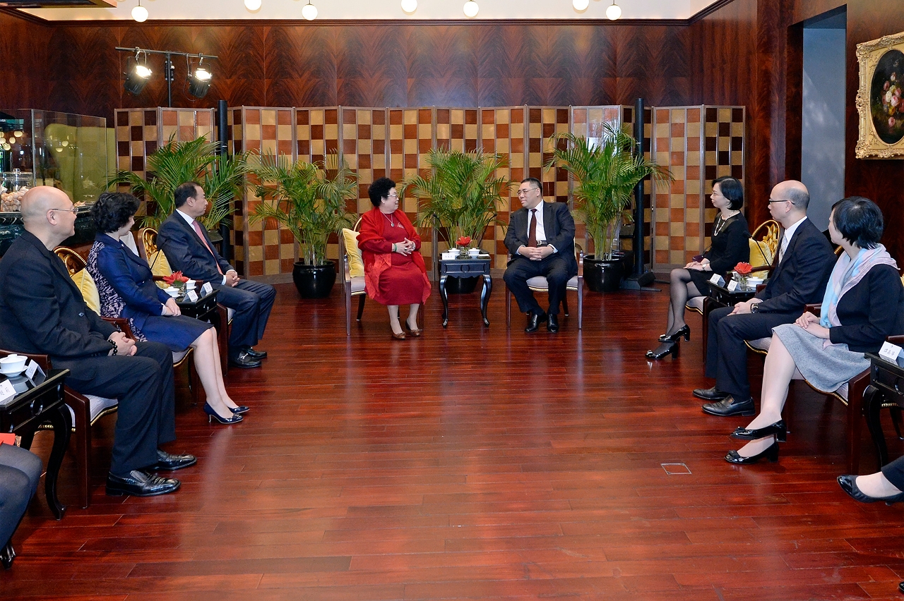 Chefe do Executivo, Chui Sai On, encontra-se com a vice-presidente do Comité de Ligação com Hong Kong, Macau, Taiwan e Chineses Ultramarinos da CCPPC, Chan Laiwa