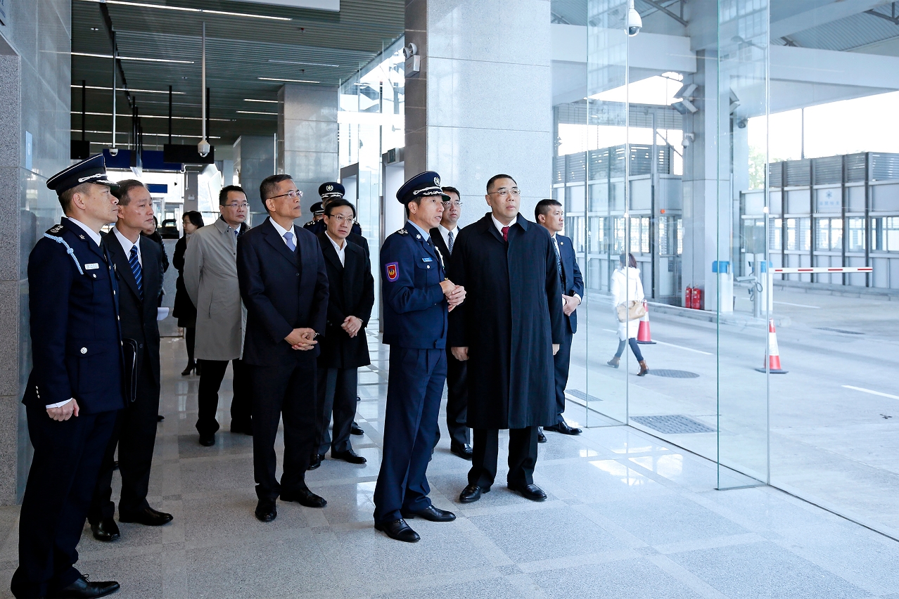 Chefe do Executivo visita postos fronteiriços entre Macau e Zhuhai