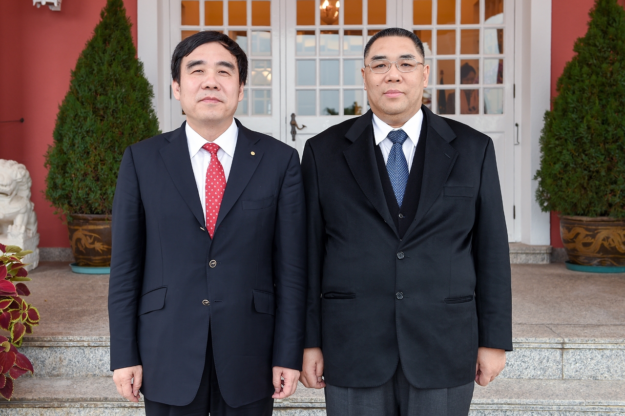 Chefe do Executivo, Chui Sai On, tem encontro com o presidente do Conselho de Administração do Banco da China (Hong Kong), Tian Guoli