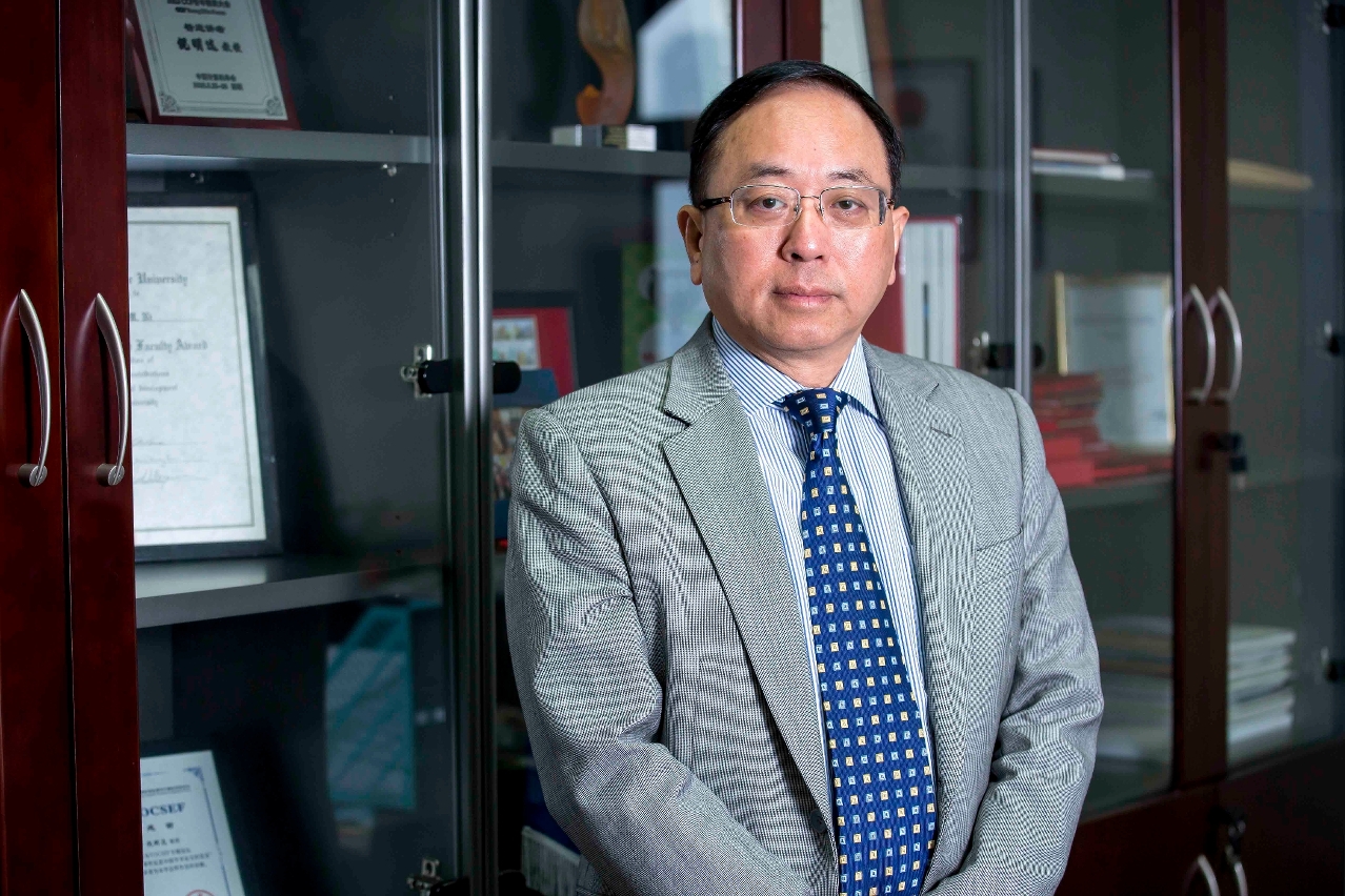 UM computer scientist Lionel Ni receives Outstanding Contribution Award in sensor network