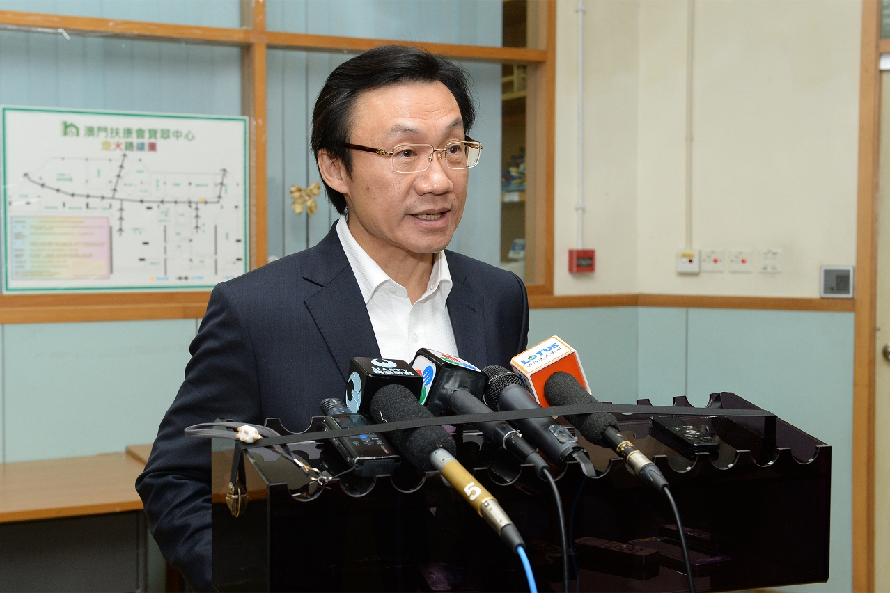 The Secretary for Social Affairs and Culture, Mr Tam Chon Weng, speaks to reporters after the visits.