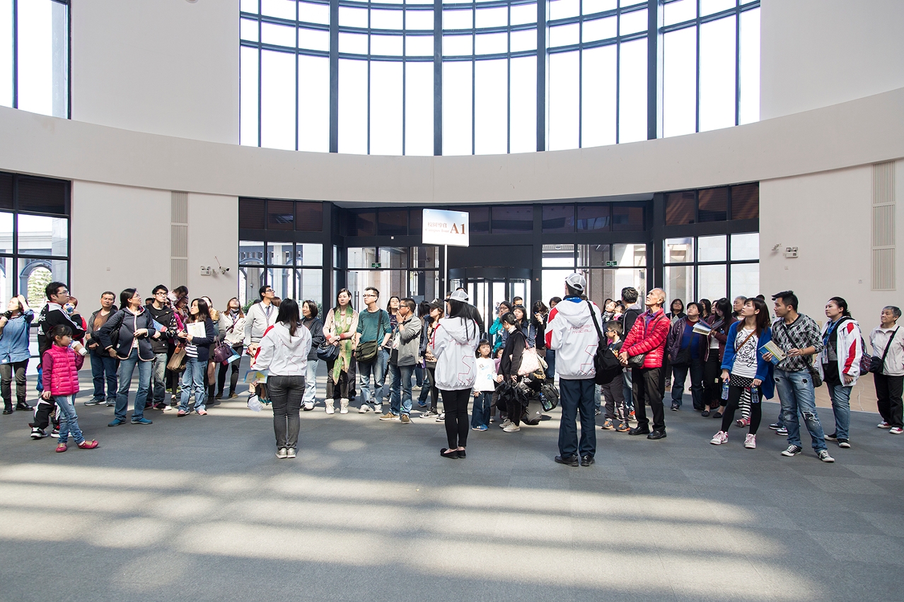 The lobby of the UM Wu Yee Sun Library
