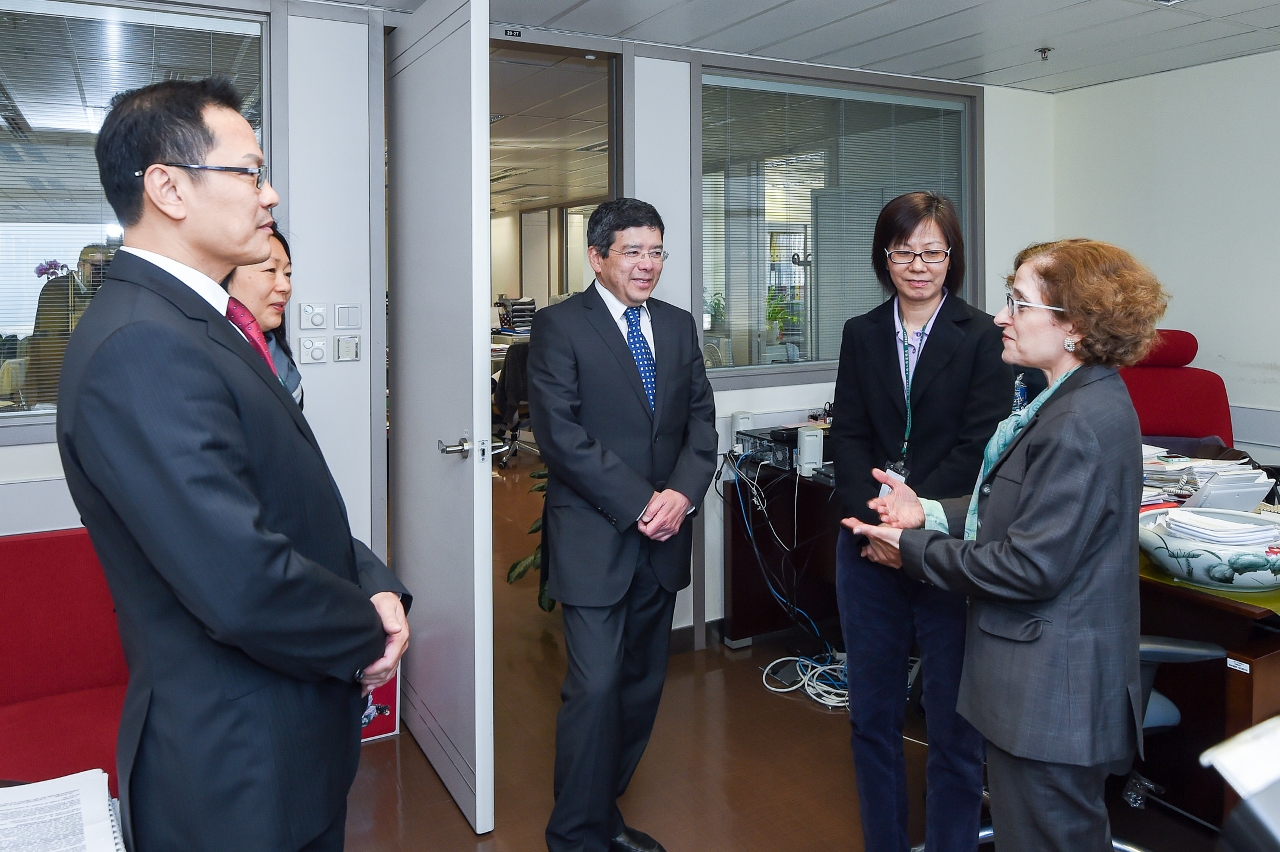 Secretary for Transport and Public Works, Mr Raimundo Rosario, inspects departments of the Land, Public Works and Transport Bureau.