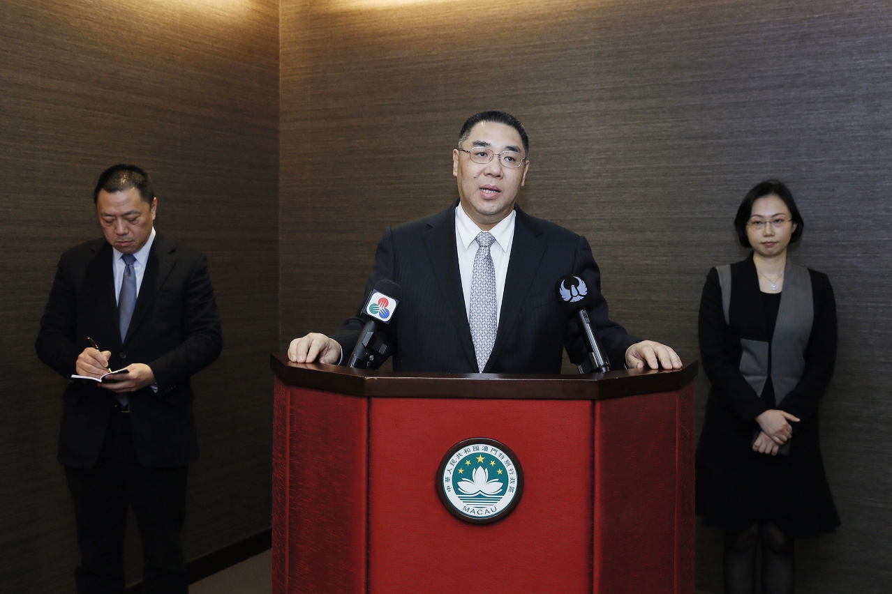 Chief Executive, Mr Chui Sai On, briefs local reporters on his visits to government departments in Beijing.