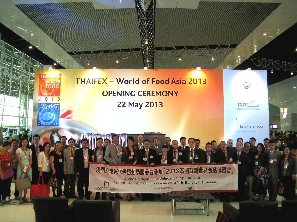 Group photo of the Executive Director of IPIM, Mrs. Irene V. K. Lau, with members of the Macao Business Delegation