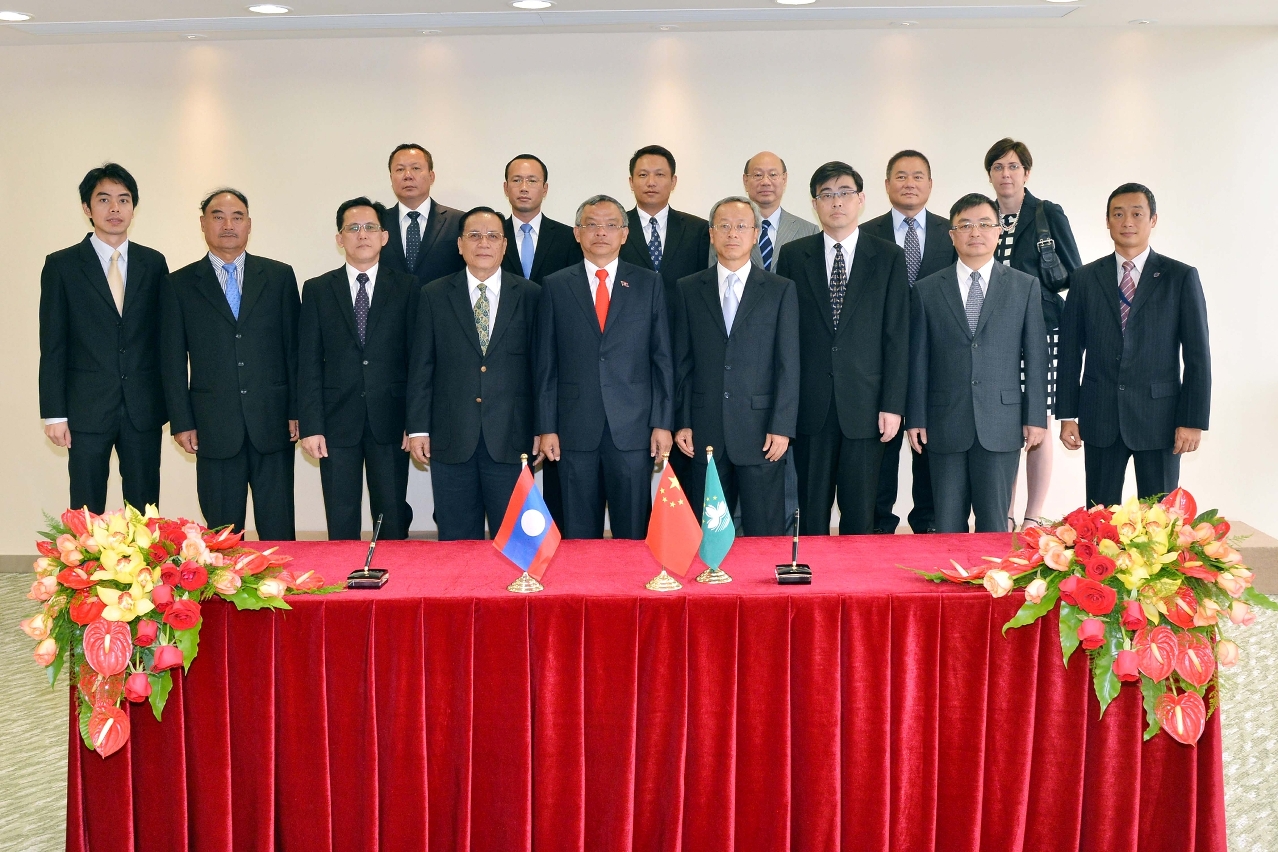 The Government of the Macao Special Administrative Region (SAR) and the Government of the Lao People’s Democratic Republic officially signed the bilateral Air Services Agreement on 25 June 2013 in Macao. The signatories were Secretary Lau Si Io from Macao and the Minister of Public Works and Transport, Mr. Sommad Pholsena, from Lao.
