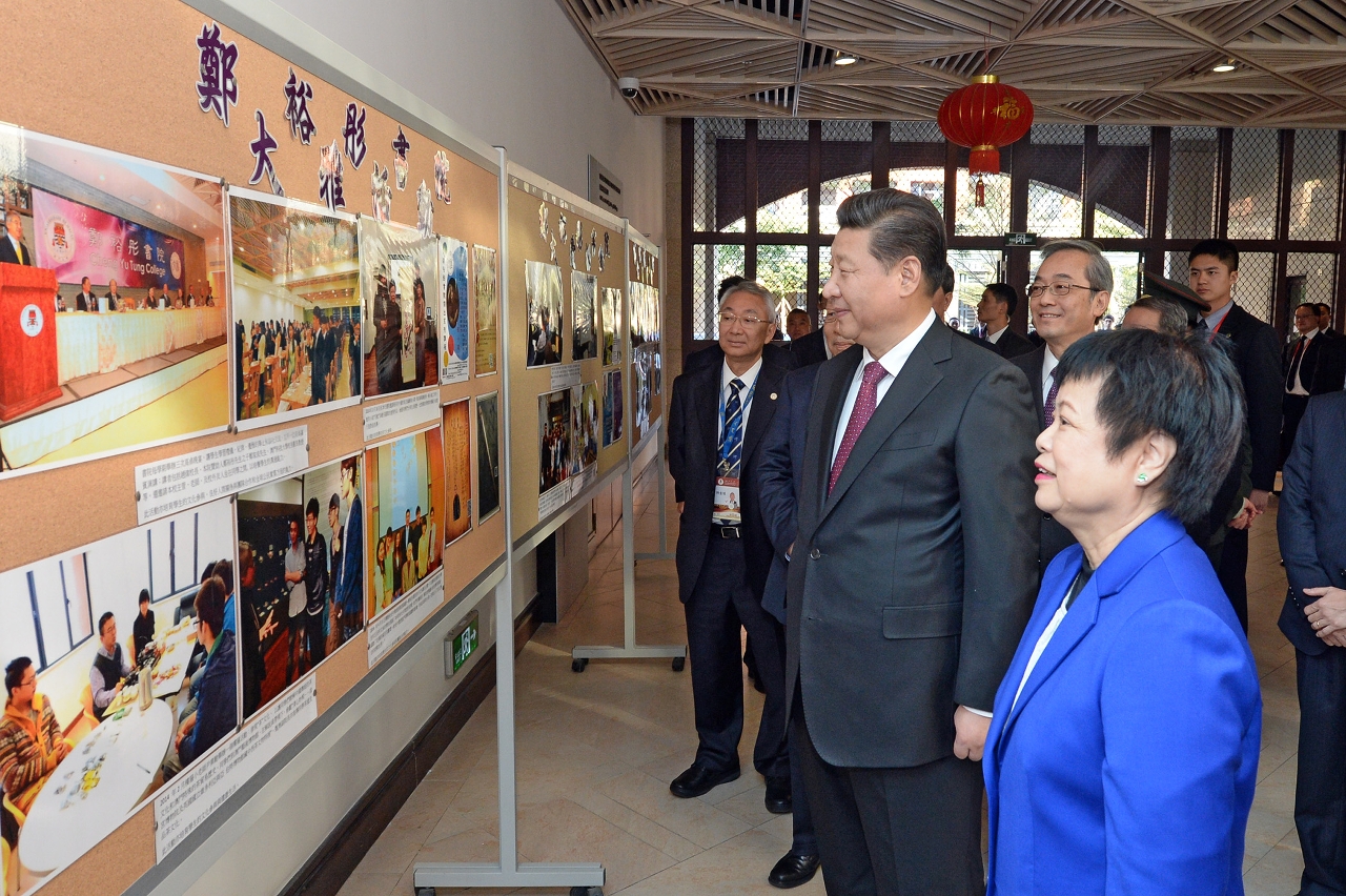 President Xi Jinping visits Cheng Yu Tung College.