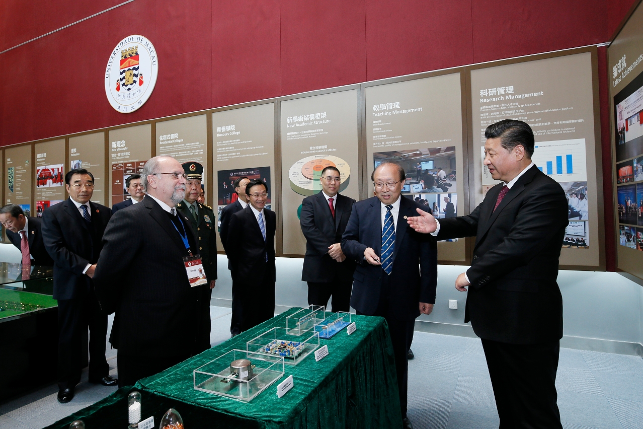 President Xi Jinping listens to report of the research achievements of UM’s two state key labs