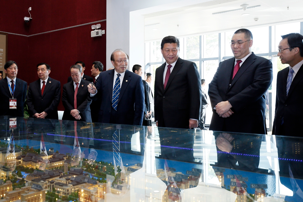 Rector Wei Zhao tells President Xi Jinping about the master plan for UM