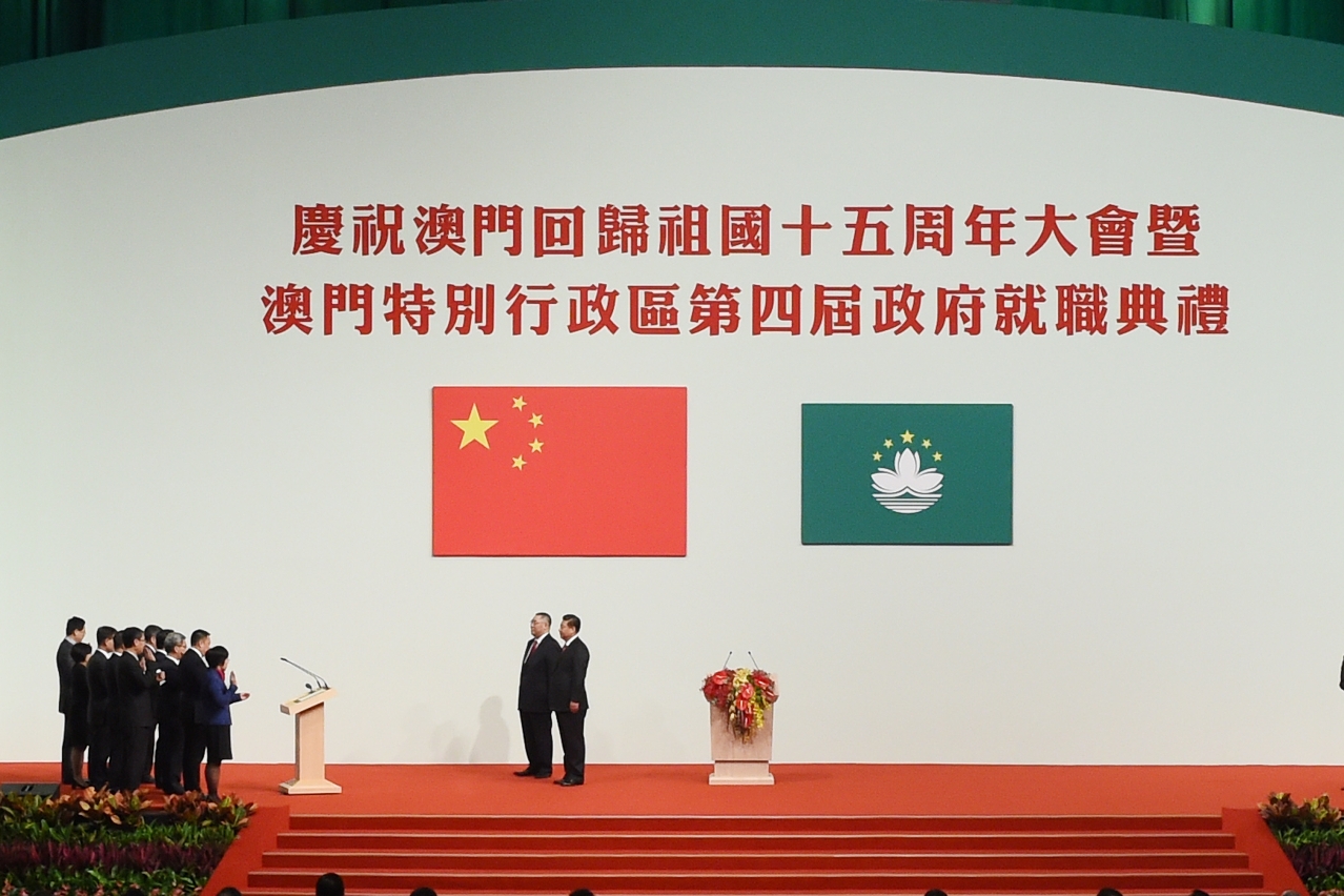 President of the People’s Republic of China, Mr Xi Jinping, administers the oath of office to the principal officials and Public Prosecutor-General of the Macao Special Administrative Region.