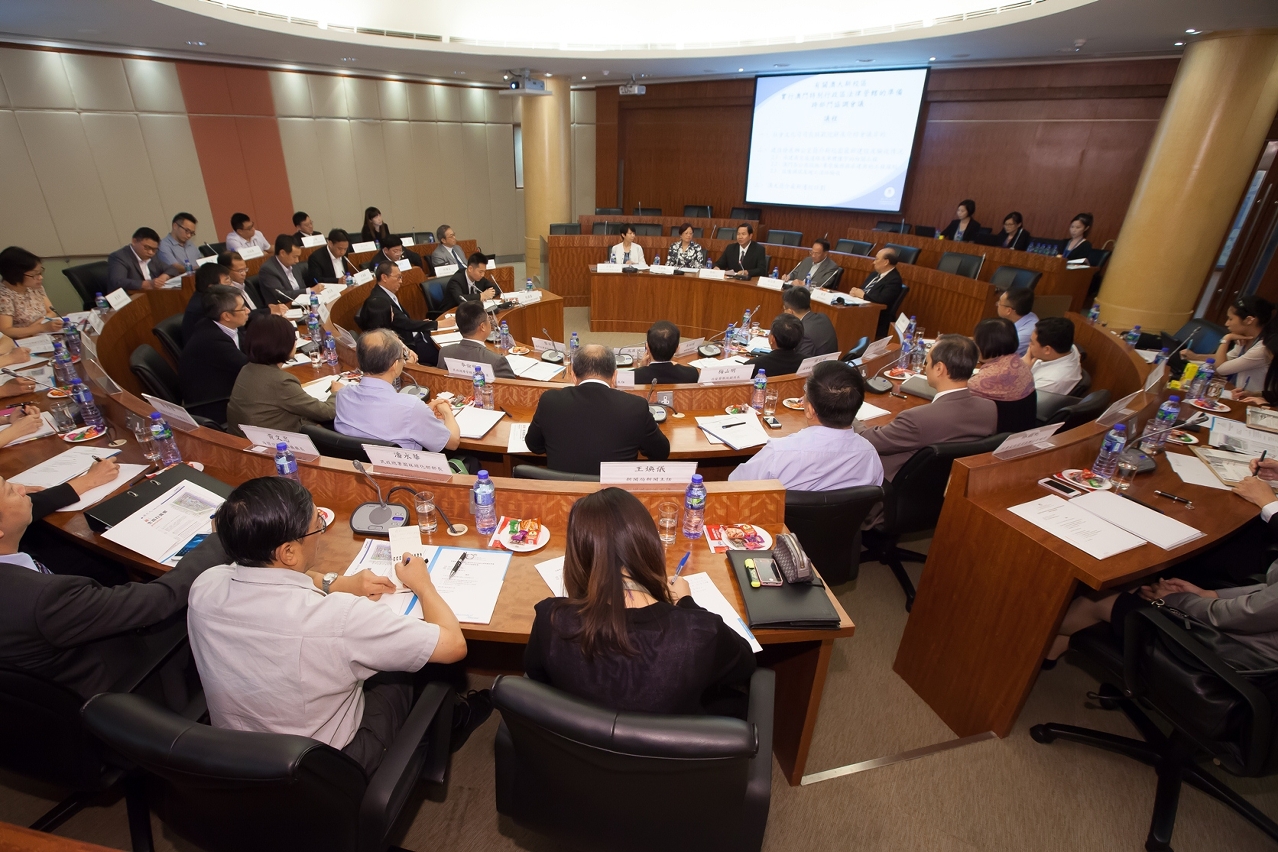 Cheong U calls a cross-departmental meeting to discuss new-campus-handover-related matters