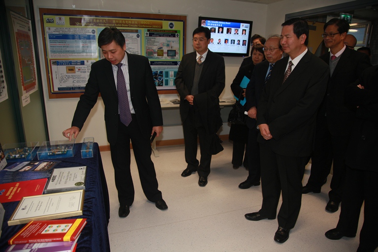 Mr. Cheong U visits the State Key Laboratory of Analog and Mixed-Signal VLSI