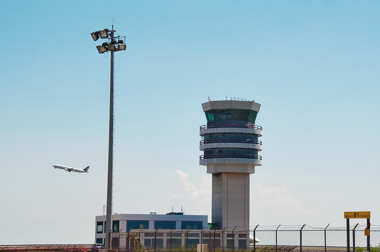 The Macau International Airport Performance Based Navigation procedures have been approved by the aeronautical authorities of mainland China, Hong Kong and Macao. The new procedures will be implemented on 19 September 2013.