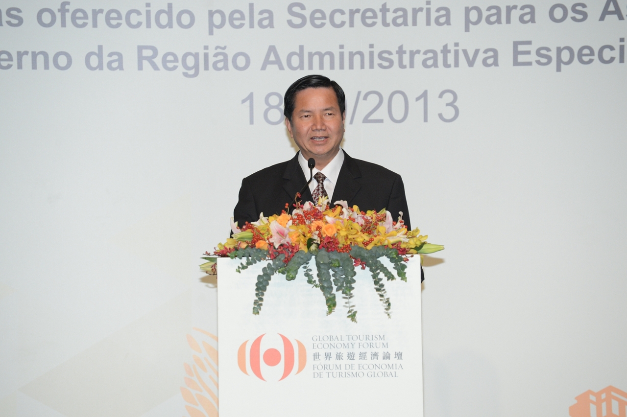 Secretary Cheong U addresses the welcome dinner