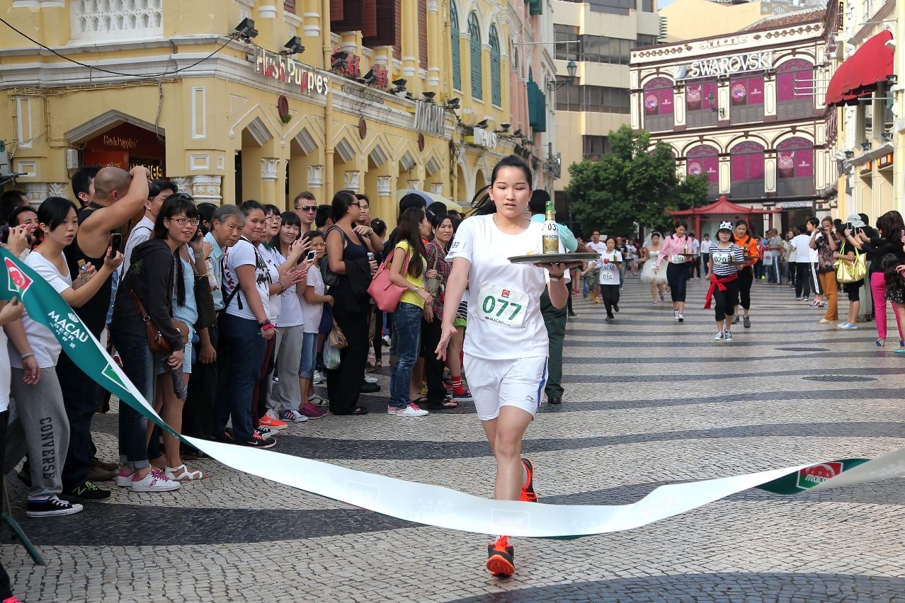 Tray Race