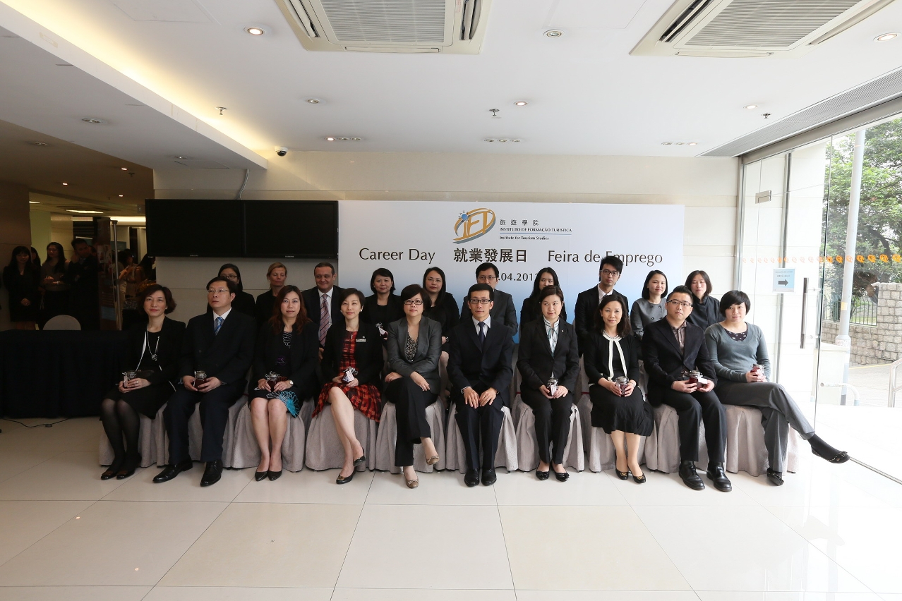 Group photo of IFT representatives and Industry partners