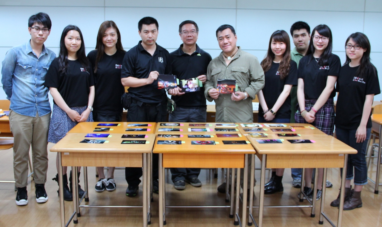 A group photo of the judges of the photo competition and IFT students who orgainse the series of events