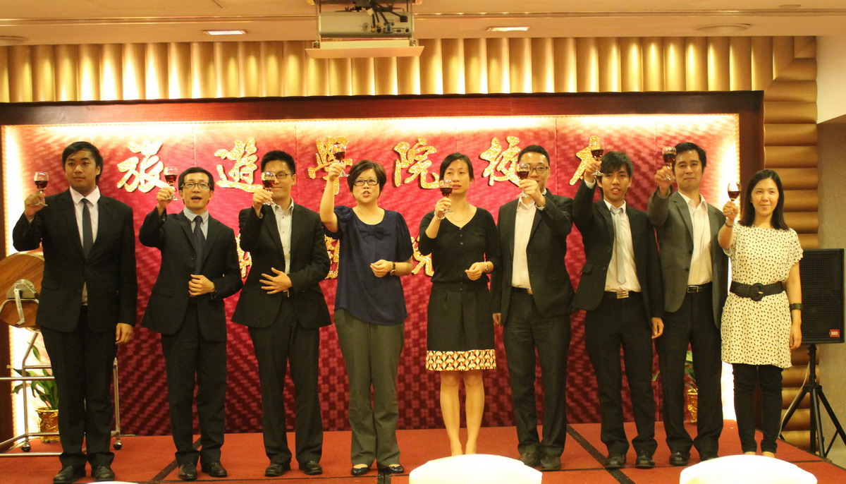 Toasting led by President Dr. Fanny Vong and Exco Members