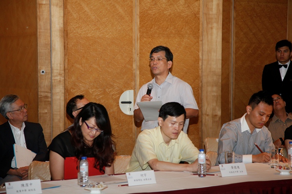 Local secondary school principals exchange ideas on the importance of moral education