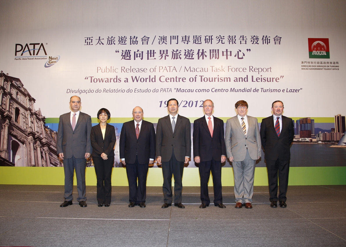 Secretary Cheong with PATA task force experts (Andrew Drysdale, Alastair Morrison and Stewart Raymond Moore)