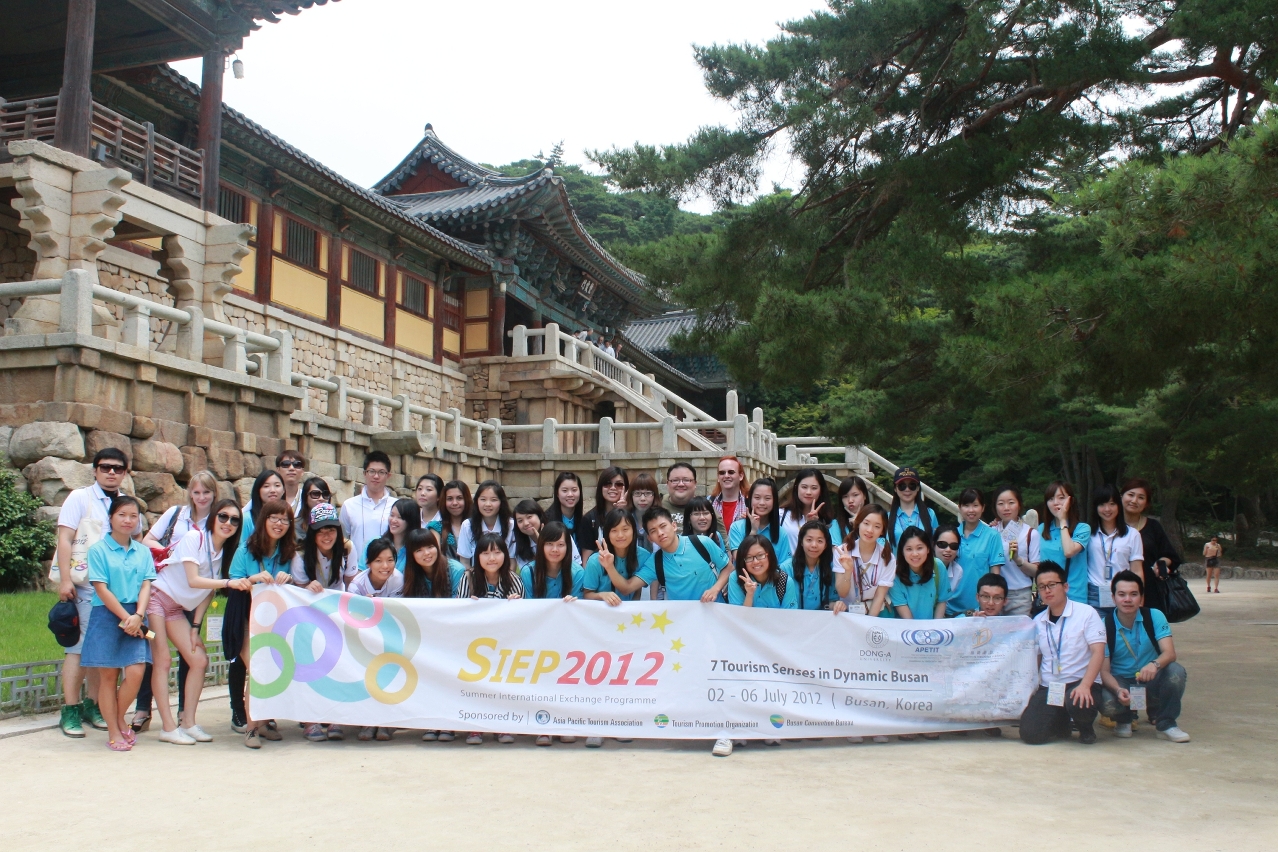Group photo of the participants