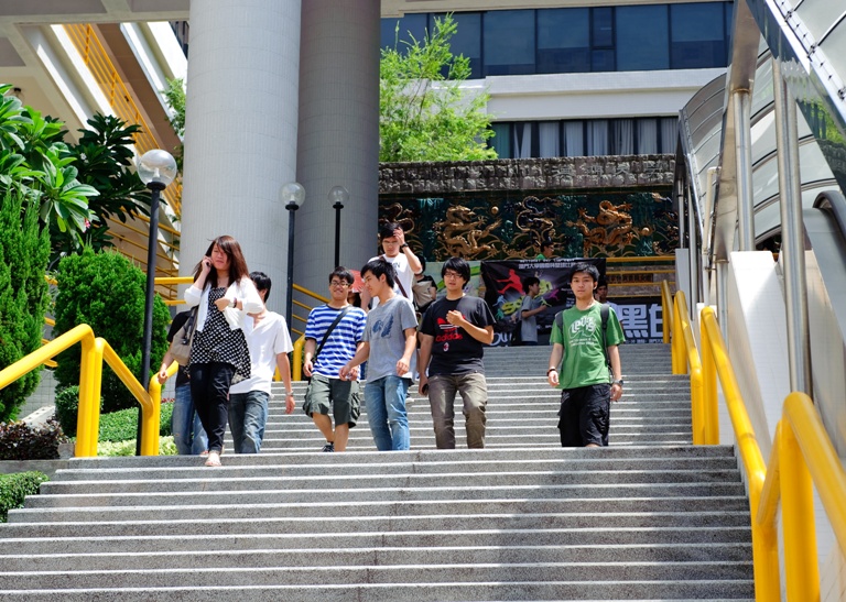 The number of outstanding local students applying to the University of Macau is up 23 percent from last year