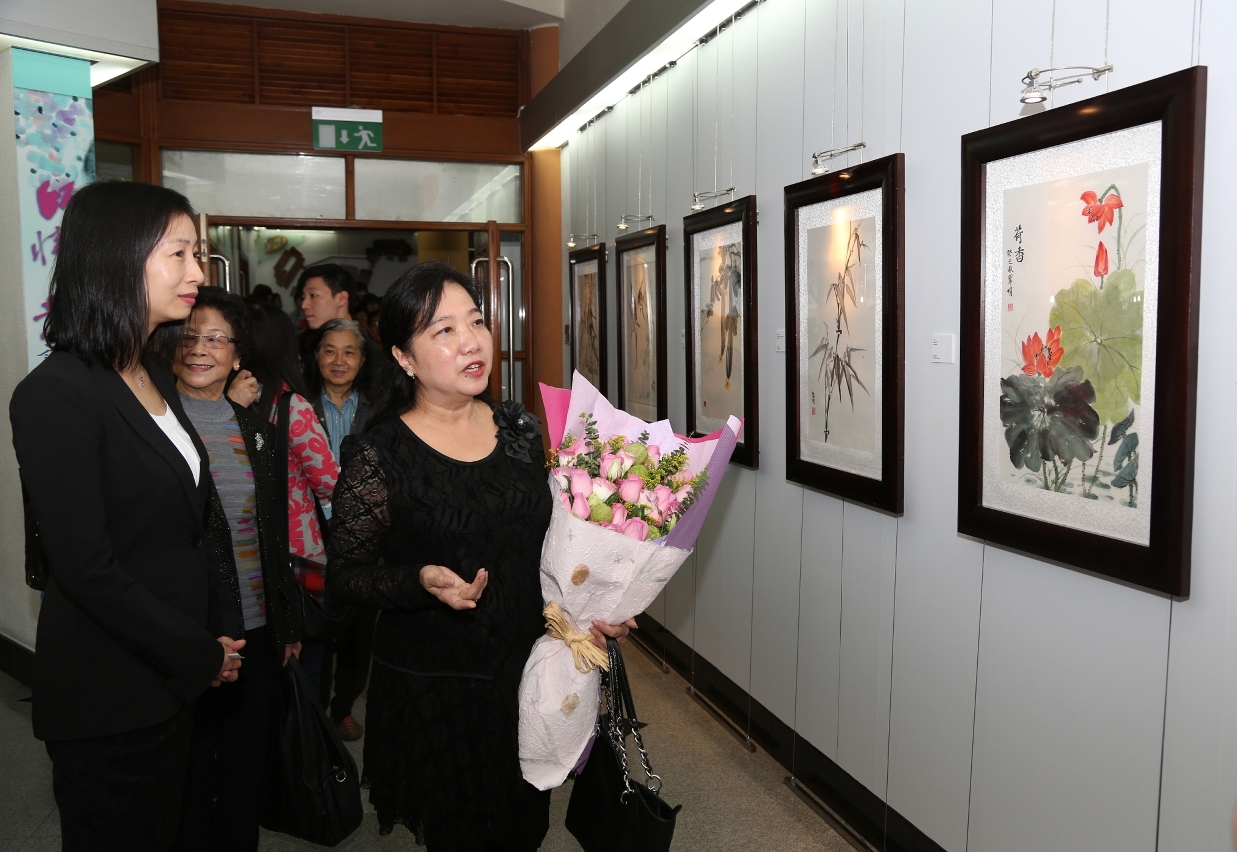 Ms. Che In Lei introduced her and her students’ works to the attending guests
