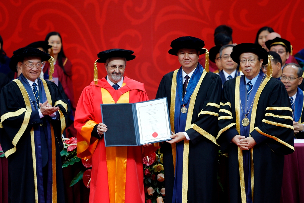 UM confers honorary doctorate on Prof. Sérgio Machado dos Santos