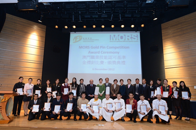 Guests taking a group photo will all the winners after the award presentation ceremony