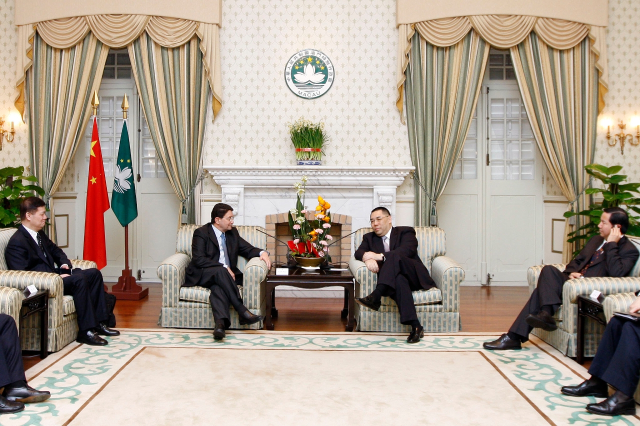 Encontro do Chefe do Executivo Chui Sai On com o Sr. Secretário-Geral da Organização Mundial do Turismo Dr. Taleb Rifai